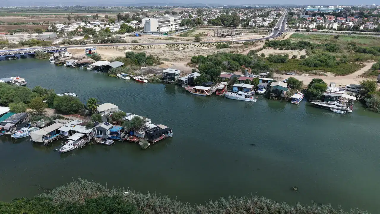 Acısu Nehri Kıyısında 300 Kaçak Konteyner İçin Yıkım Kararı 9